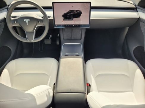 Used 2024 Tesla Model Y Long Range image 16