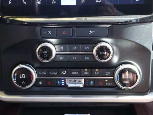 Used 2024 Ford Expedition Limited image 17