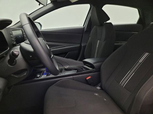 Used 2025 Hyundai Elantra Sport FWD image 17