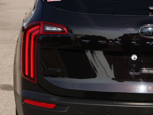 Used 2021 Kia Telluride SX w/ SX Prestige Package image 19