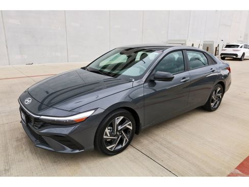 Certified 2025 Hyundai Elantra Sport FWD image 4