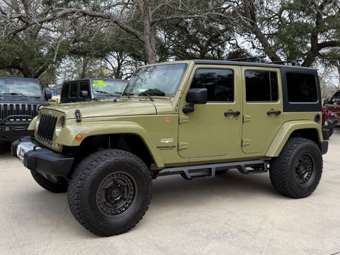 Used 2013 Jeep Wrangler Unlimited Sahara w/ Connectivity Group image 5