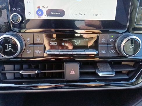 Used 2023 Toyota Highlander L image 23