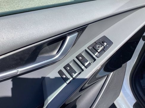 Used 2023 Kia Niro EX FWD image 11