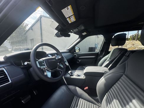 Certified 2024 Land Rover Discovery Dynamic SE AWD/4WD image 15