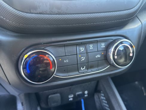 Used 2023 Chevrolet TrailBlazer LS image 17