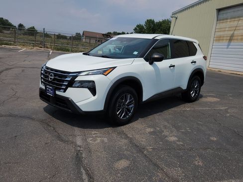 Used 2024 Nissan Rogue S AWD/4WD image 3