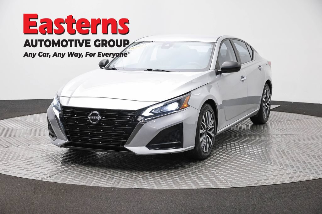 Used 2024 Nissan Altima 2.5 SV FWD image 1