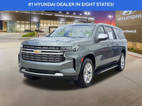 Used 2023 Chevrolet Suburban Premier RWD image 2