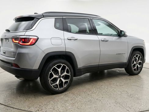 Used 2025 Jeep Compass Limited image 9