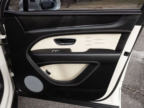 Used 2023 Bentley Bentayga Extended Wheelbase image 74