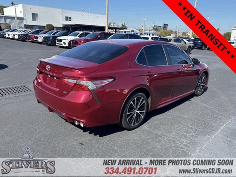 Used 2018 Toyota Camry SE image 5