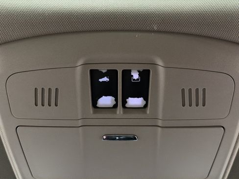 Used 2019 Buick Envision Essence FWD image 26