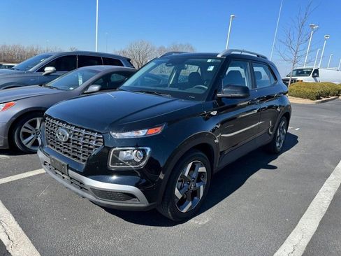 Certified 2024 Hyundai Venue SEL image 3