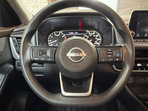Used 2023 Nissan Rogue SV AWD/4WD image 16