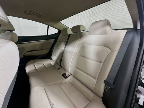 Used 2017 Hyundai Elantra SE image 21
