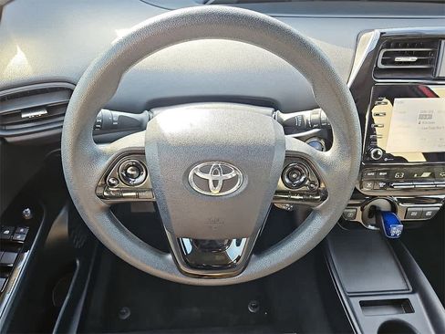 Used 2022 Toyota Prius LE image 17