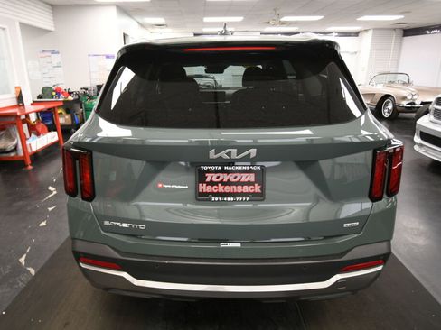 Used 2025 Kia Sorento EX AWD/4WD image 7