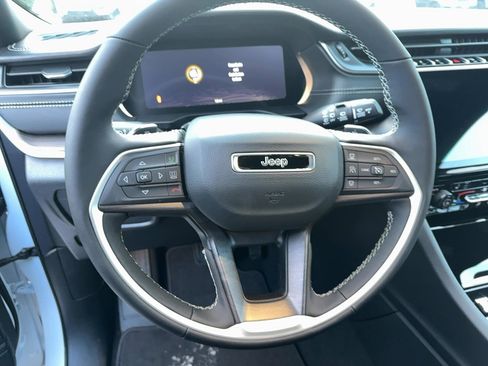 New 2025 Jeep Grand Cherokee Limited image 10