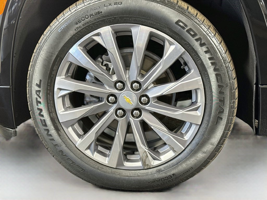 Used 2023 Chevrolet Traverse Premier FWD image 37