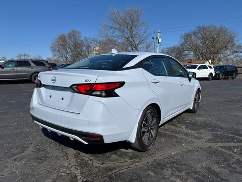 Used 2024 Nissan Versa SV w/ Trunk Package image 5