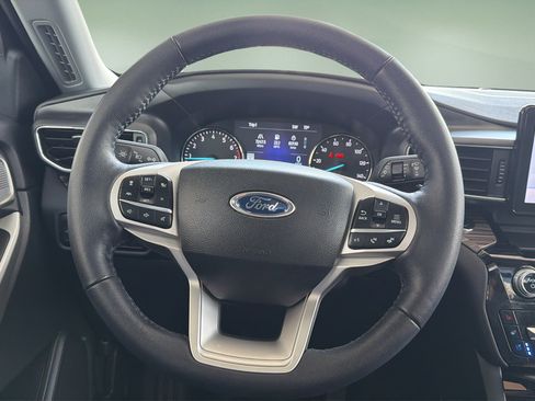 Used 2023 Ford Explorer Limited w/ Equipment Group 301A AWD/4WD image 9