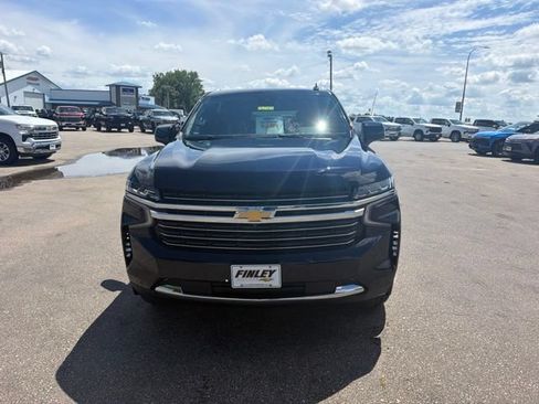 Used 2023 Chevrolet Suburban LT w/ Luxury Package AWD/4WD image 3