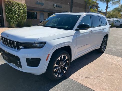 Used 2022 Jeep Grand Cherokee L Overland w/ Luxury Tech Group IV image 2