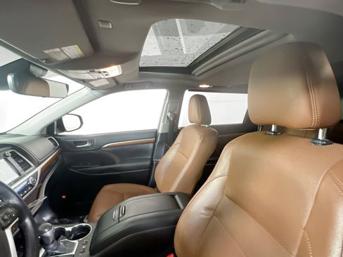 Used 2019 Toyota Highlander Limited image 21