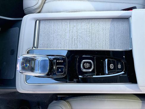 New 2026 Volvo XC90 T8 Ultra w/ Lounge Package AWD/4WD image 10
