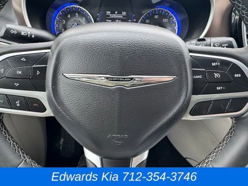 Used 2023 Chrysler Voyager LX image 20