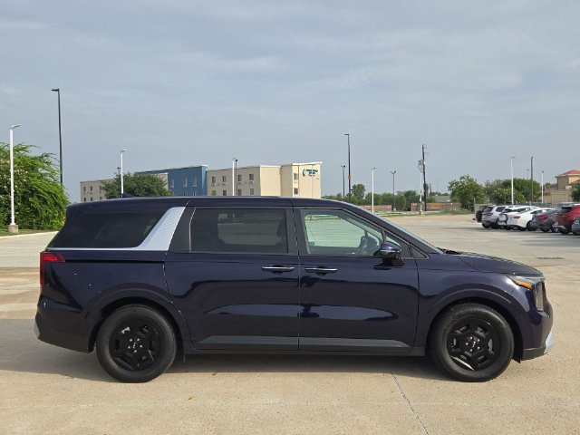 Used 2025 Kia Carnival FWD image 2