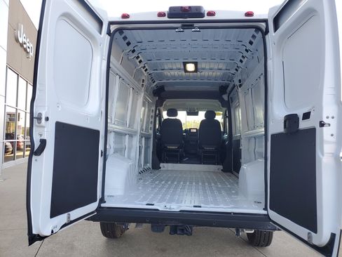 Used 2025 RAM ProMaster 2500 w/ Convenience Group image 25