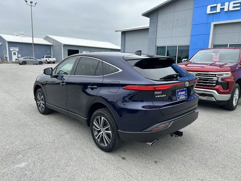 Used 2023 Toyota Venza LE AWD/4WD image 6
