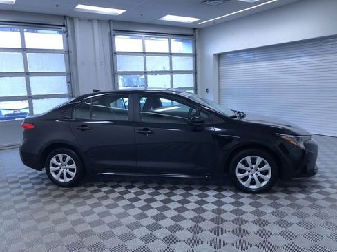 Certified 2025 Toyota Corolla LE image 33