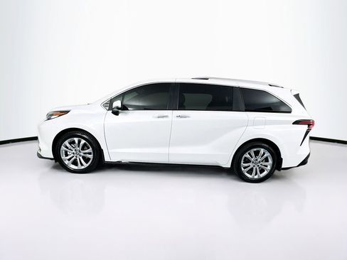 Used 2022 Toyota Sienna Platinum image 6