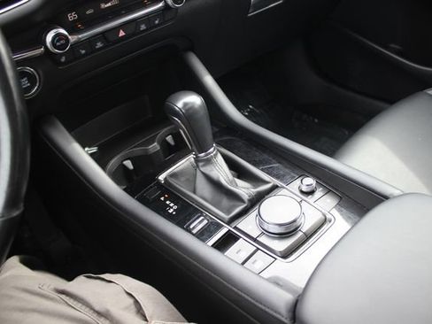 Used 2022 MAZDA MAZDA3 s image 9