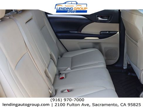 Used 2019 Toyota Highlander XLE image 15