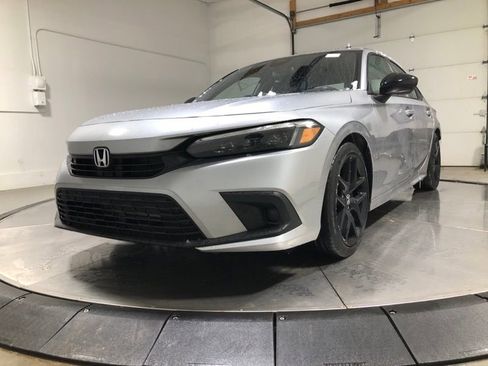 Used 2024 Honda Civic Sport image 3