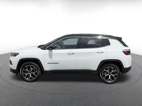 Used 2025 Jeep Compass Limited AWD/4WD image 9