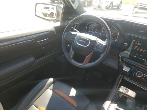 Used 2024 GMC Sierra 1500 AT4 w/ Technology Package AWD/4WD image 17