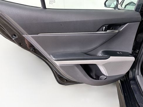 Used 2020 Toyota Camry SE image 25