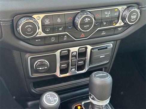 New 2025 Jeep Gladiator Sport image 24