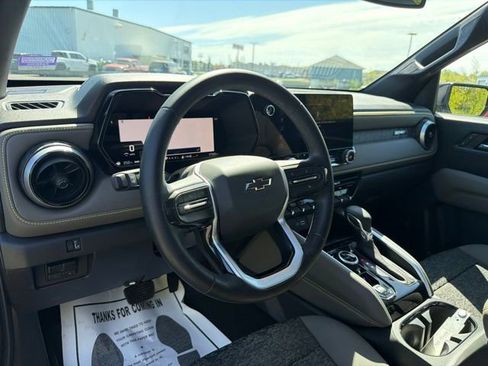 Used 2024 Chevrolet Colorado ZR2 w/ Technology Package AWD/4WD image 19