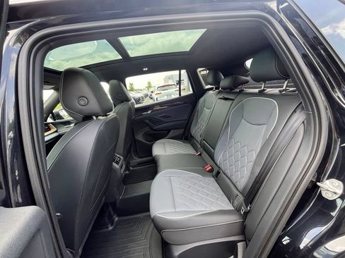 Certified 2025 Volkswagen Tiguan SEL R-Line AWD/4WD image 24