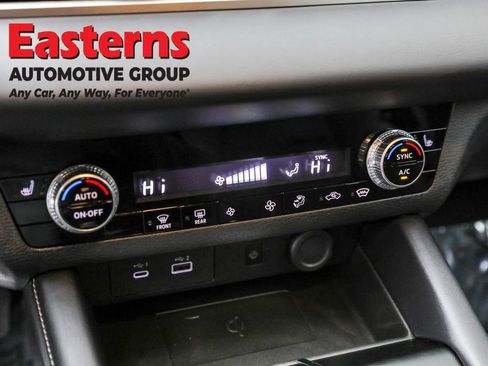 Used 2023 Mitsubishi Outlander SE image 19