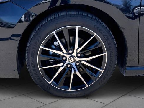 Used 2024 Toyota Camry SE image 11