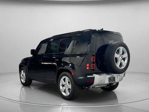 Used 2025 Land Rover Defender 110 S image 3