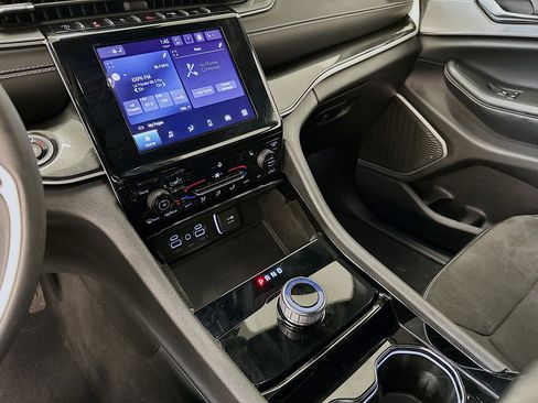 Used 2023 Jeep Grand Cherokee Altitude image 25