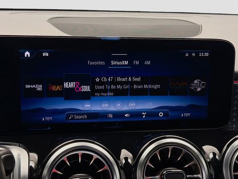 Used 2024 Mercedes-Benz GLB 250 GLB 250 w/AMG Night Package image 9